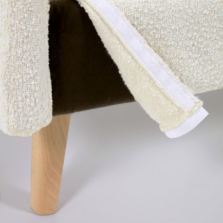 Кровать Lydia из ткани букле белого цвета на ножках из массива бука 160 x 200 см