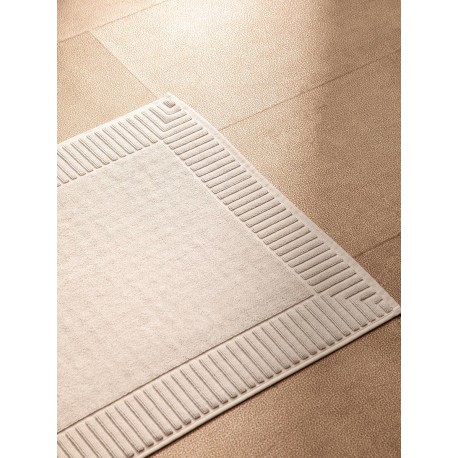 Коврик для ванной с фактурным бортиком светло-серого цвета из коллекции essential, 50x80 см