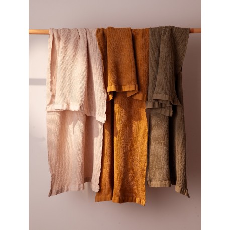 Полотенце банное из умягченной вафли кремового цвета из коллекции essential, 70x140 см