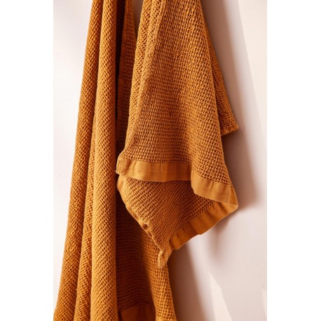 Полотенце банное из умягченной вафли цвета охры из коллекции essential, 70x140 см