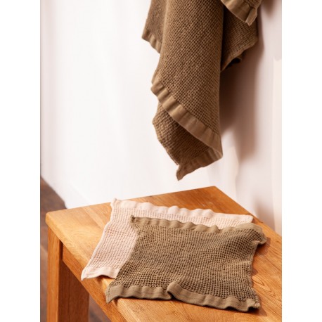 Полотенце для лица из умягченной вафли цвета хаки из коллекции essential, 30x30 см