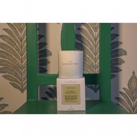 Свеча ароматическая the olphactory, white insignia, acqua bergamota, 60 ч