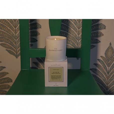 Свеча ароматическая the olphactory, white insignia, acqua bergamota, 60 ч