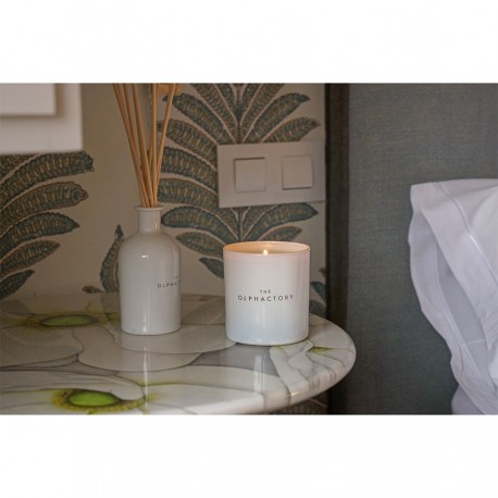 Свеча ароматическая the olphactory, white insignia, acqua bergamota, 60 ч