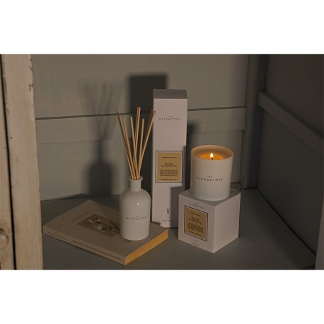 Свеча ароматическая the olphactory, white insignia, musk silhouette, 60 ч