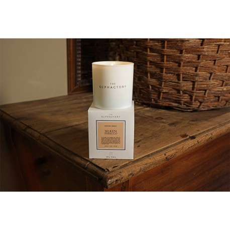 Свеча ароматическая the olphactory, white insignia, silken tobacco, 60 ч