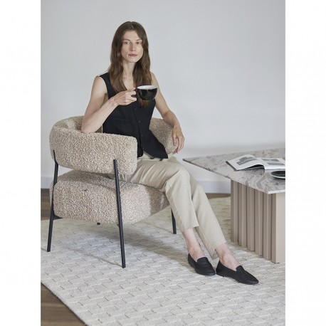 Кресло hugme, букле, миндальное молоко