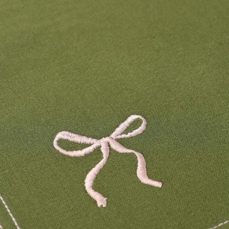 Дорожка на стол fancy bows оливкового цвета из коллекции essential, 45x150 см