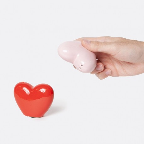 Набор из солонки и перечницы love