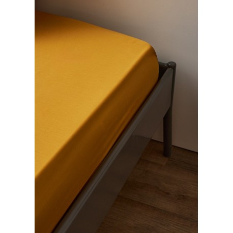 Простыня на резинке из премиального сатина горчичного цвета из коллекции essential, 160х200х30 см