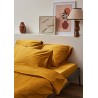 Простыня на резинке из премиального сатина горчичного цвета из коллекции essential, 180х200х30 см