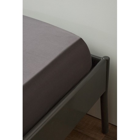 Простыня на резинке из премиального сатина темно-серого цвета из коллекции essential, 200х200х30 см