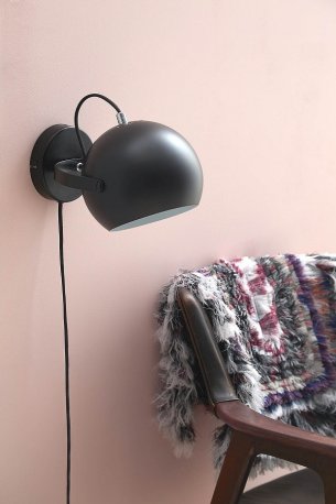 Лампа настенная ball с подвесом, D18 см, черная матовая, черный шнур